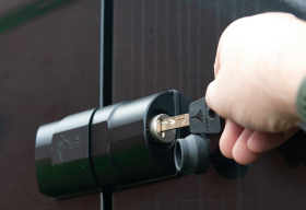 MUL-T-LOCK MVP2000 - MVP2000 MUL-T-LOCK VAN DOOR SECURITY LOCKING SYSTEM