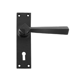FROM THE ANVIL 73109 - BLACK STRAIGHT SPRUNG DOOR LEVER ON LOCK BACKPLATE